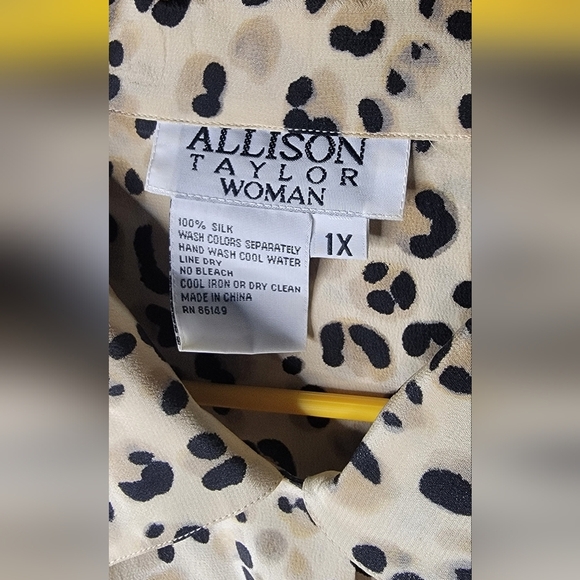 Vintage Allison Taylor cheetah print button-down blouse size 1X. - Picture 2 of 3